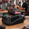 Chargeur rapide CROWN CAC204001X avec batterie compatible en situation d’utilisation